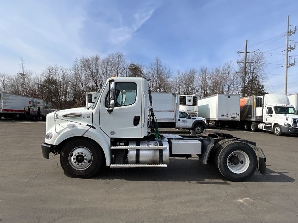 Day Cab Tractor-Heavy Duty Tractors-Freightliner-2017-M211242S-Sterling-VA-140,805\n\t\tmiles-$ 14,000 - Image 4