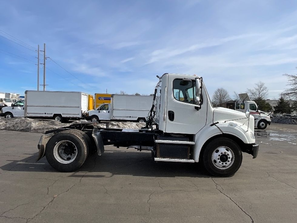 Day Cab Tractor-Heavy Duty Tractors-Freightliner-2017-M211242S-Sterling-VA-140,805\n\t\tmiles-$ 14,000 - Image 8