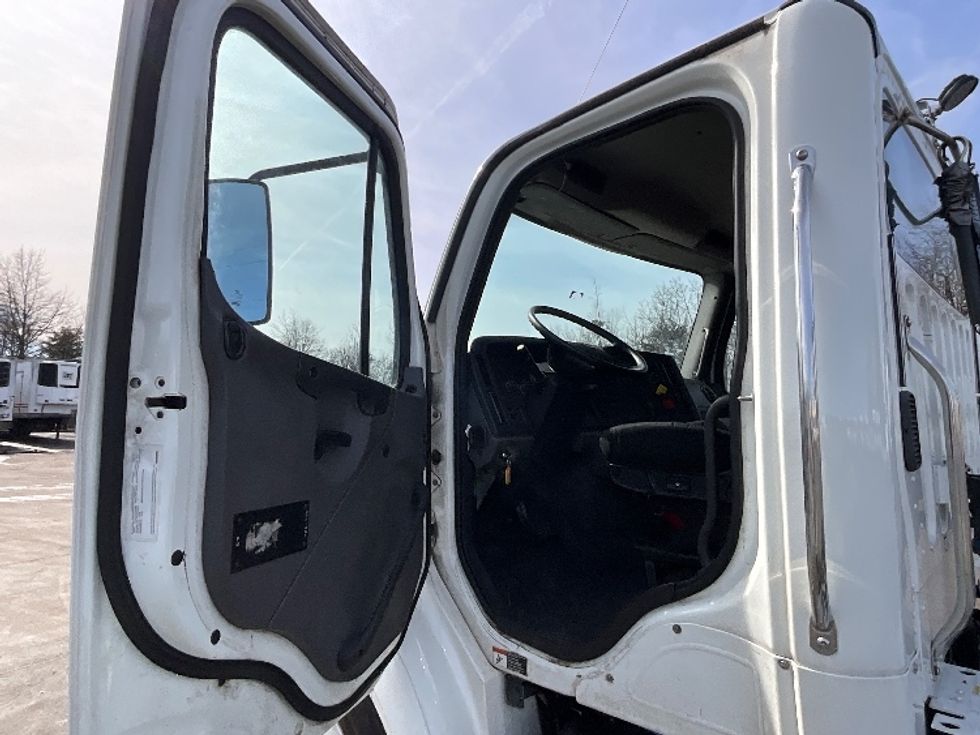 Day Cab Tractor-Heavy Duty Tractors-Freightliner-2017-M211242S-Sterling-VA-140,805\n\t\tmiles-$ 14,000 - Image 9