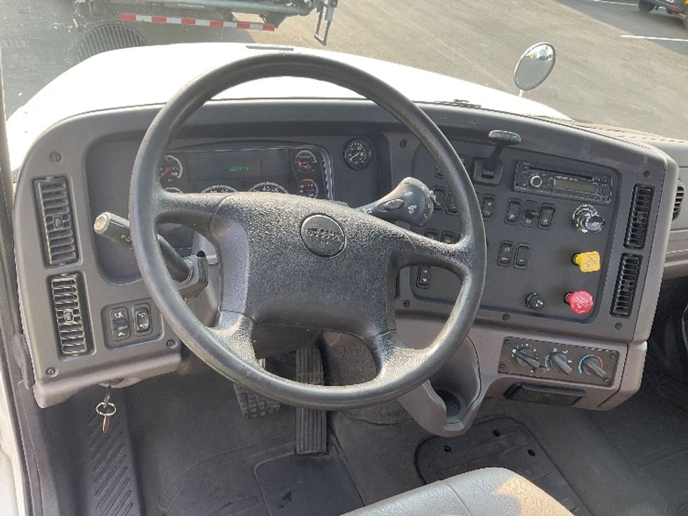 Day Cab Tractor-Heavy Duty Tractors-Freightliner-2017-M211264S-Boise-ID-182,197\n\t\tmiles-$ 22,500 - Image 11