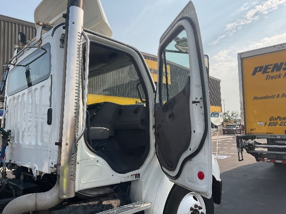 Day Cab Tractor-Heavy Duty Tractors-Freightliner-2017-M211264S-Boise-ID-182,197\n\t\tmiles-$ 22,500 - Image 12