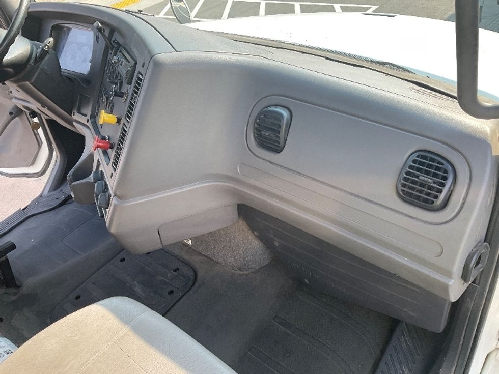 Day Cab Tractor-Heavy Duty Tractors-Freightliner-2017-M211264S-Boise-ID-182,197\n\t\tmiles-$ 22,500 - Image 13