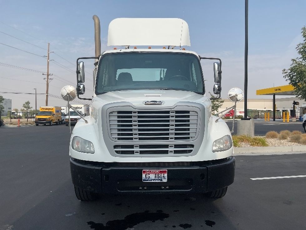 Day Cab Tractor-Heavy Duty Tractors-Freightliner-2017-M211264S-Boise-ID-182,197\n\t\tmiles-$ 22,500 - Image 2
