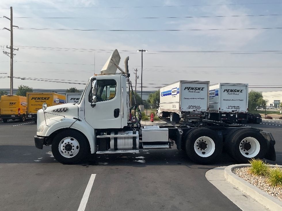 Day Cab Tractor-Heavy Duty Tractors-Freightliner-2017-M211264S-Boise-ID-182,197\n\t\tmiles-$ 22,500 - Image 4