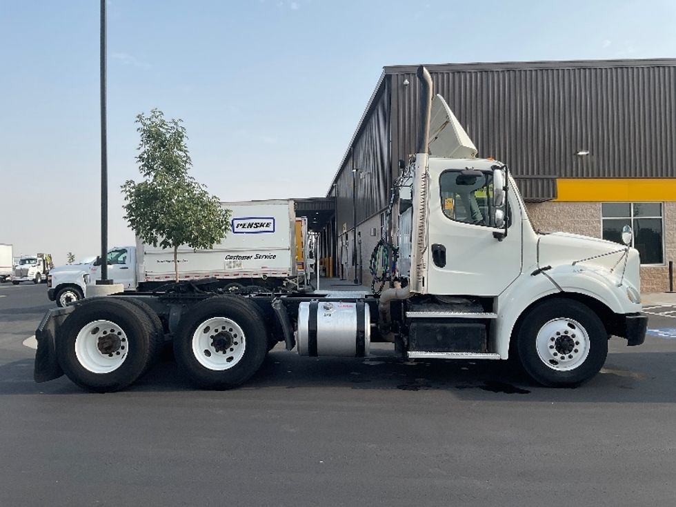 Day Cab Tractor-Heavy Duty Tractors-Freightliner-2017-M211264S-Boise-ID-182,197\n\t\tmiles-$ 22,500 - Image 8