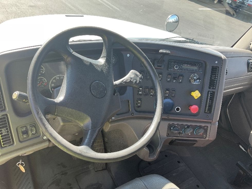Day Cab Tractor-Heavy Duty Tractors-Freightliner-2017-M211264S-Boise-ID-237,937\n\t\tmiles-$ 22,500 - Image 11