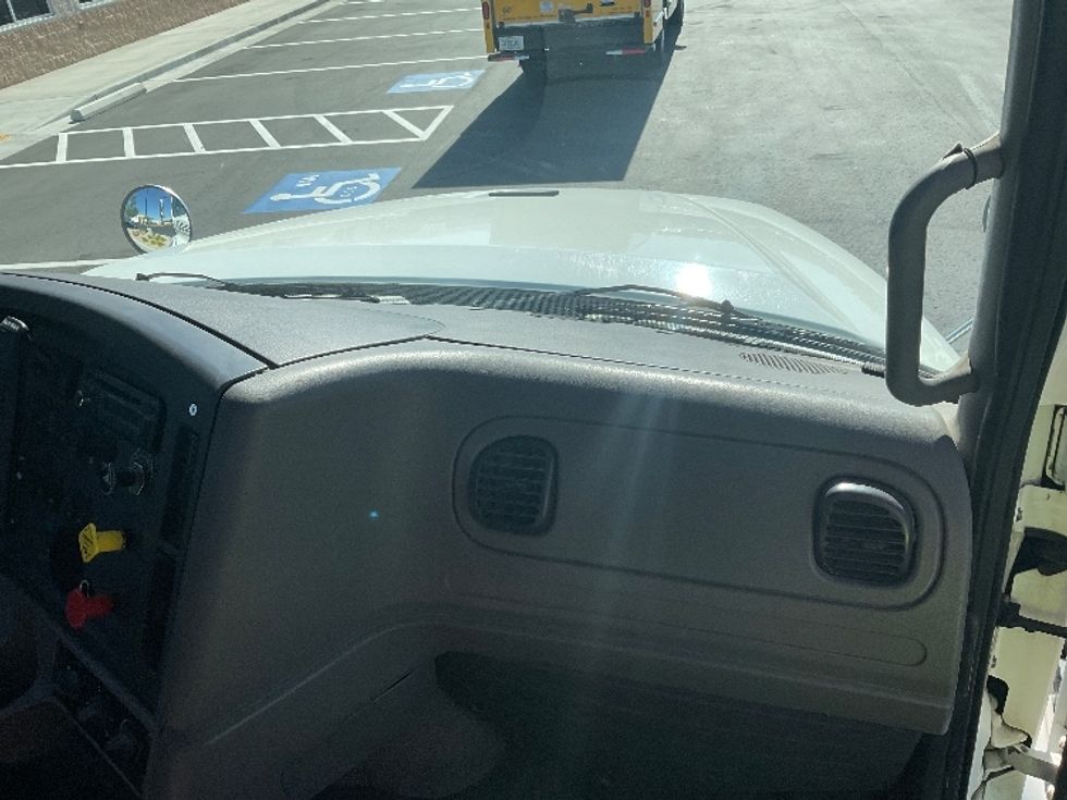 Day Cab Tractor-Heavy Duty Tractors-Freightliner-2017-M211264S-Boise-ID-237,937\n\t\tmiles-$ 22,500 - Image 13