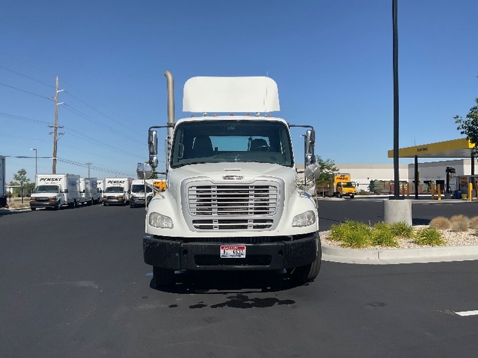 Day Cab Tractor-Heavy Duty Tractors-Freightliner-2017-M211264S-Boise-ID-237,937\n\t\tmiles-$ 22,500 - Image 2