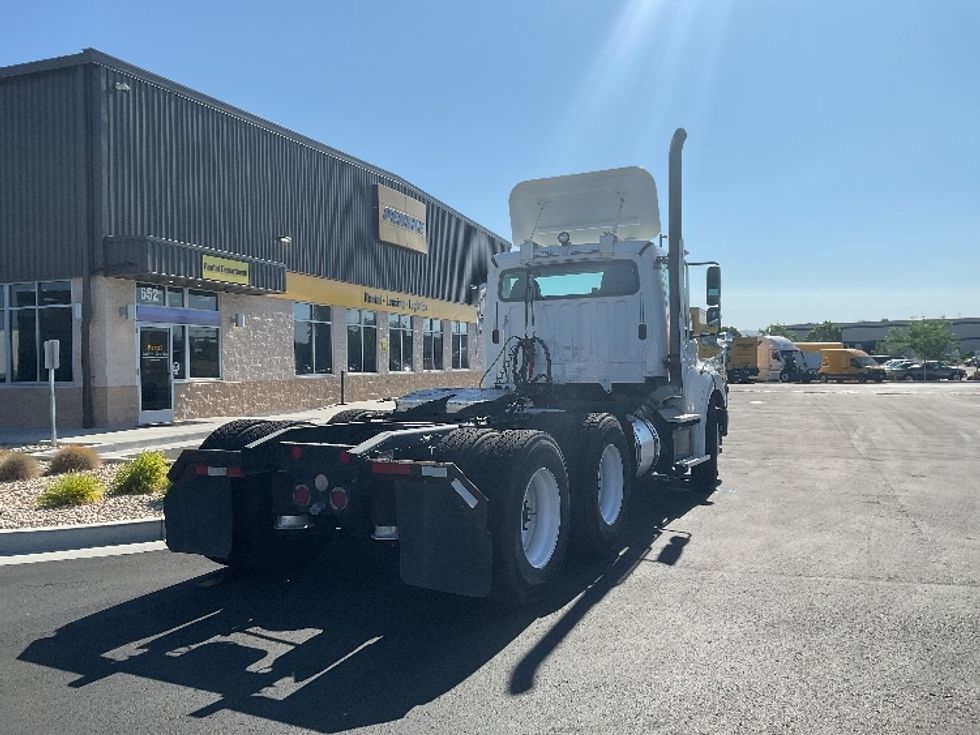 Day Cab Tractor-Heavy Duty Tractors-Freightliner-2017-M211264S-Boise-ID-237,937\n\t\tmiles-$ 22,500 - Image 7