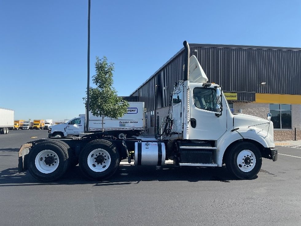 Day Cab Tractor-Heavy Duty Tractors-Freightliner-2017-M211264S-Boise-ID-237,937\n\t\tmiles-$ 22,500 - Image 8