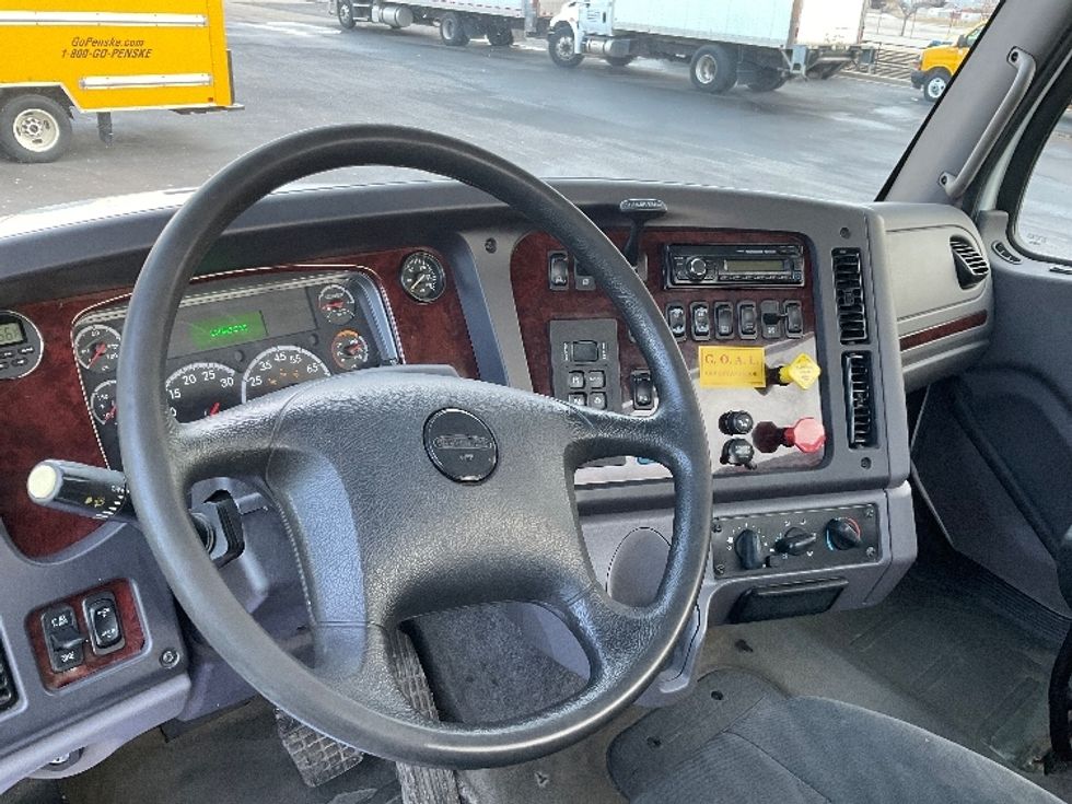 Day Cab Tractor-Heavy Duty Tractors-Freightliner-2017-M211264S-Neenah-WI-144,457\n\t\tmiles-$ 29,000 - Image 10