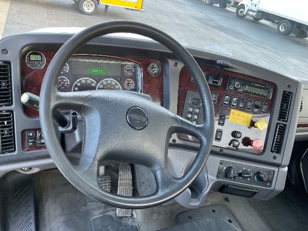 Day Cab Tractor-Heavy Duty Tractors-Freightliner-2017-M211264S-Neenah-WI-144,457\n\t\tmiles-$ 29,000 - Image 11