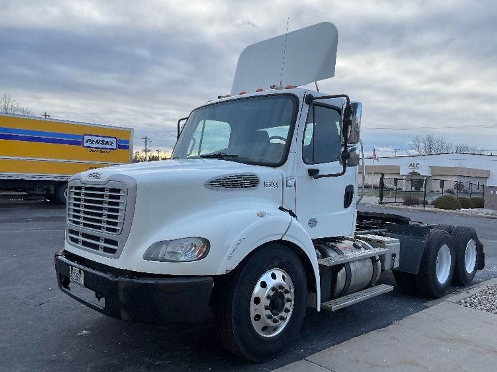 Day Cab Tractor-Heavy Duty Tractors-Freightliner-2017-M211264S-Neenah-WI-144,457\n\t\tmiles-$ 29,000 - Image 3