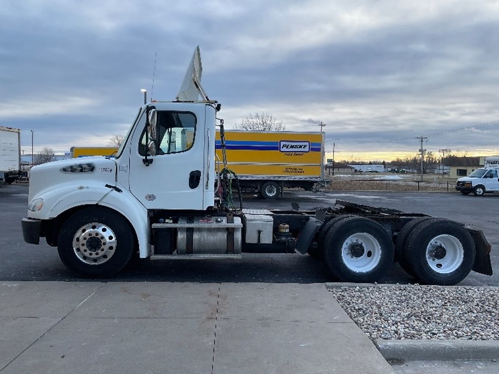 Day Cab Tractor-Heavy Duty Tractors-Freightliner-2017-M211264S-Neenah-WI-144,457\n\t\tmiles-$ 29,000 - Image 4