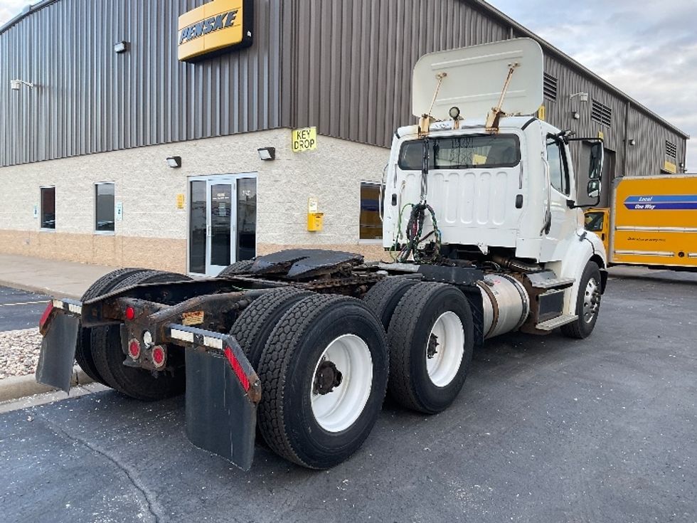 Day Cab Tractor-Heavy Duty Tractors-Freightliner-2017-M211264S-Neenah-WI-144,457\n\t\tmiles-$ 29,000 - Image 7