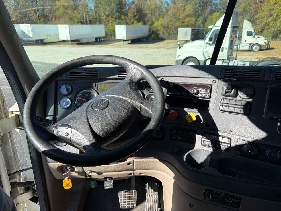 Day Cab Tractor-Heavy Duty Tractors-Freightliner-2018-Cascadia 11342ST-Atlanta-GA-670,380\n\t\tmiles-$ 15,000 - Image 11