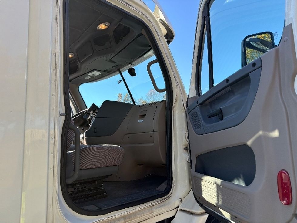 Day Cab Tractor-Heavy Duty Tractors-Freightliner-2018-Cascadia 11342ST-Atlanta-GA-670,380\n\t\tmiles-$ 15,000 - Image 12
