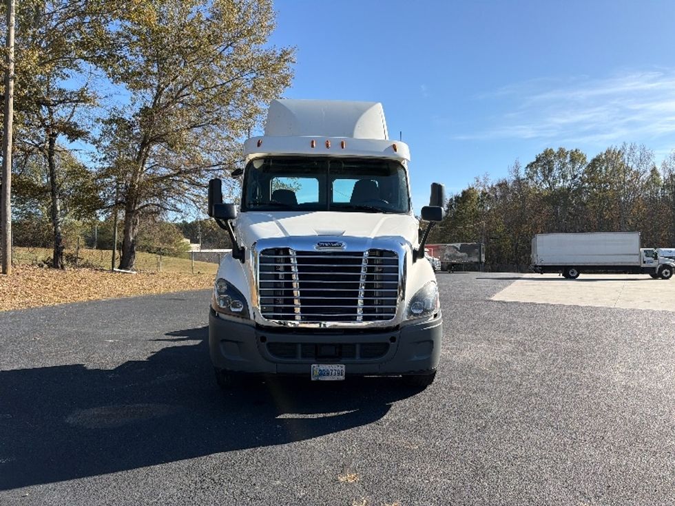 Day Cab Tractor-Heavy Duty Tractors-Freightliner-2018-Cascadia 11342ST-Atlanta-GA-670,380\n\t\tmiles-$ 15,000 - Image 2