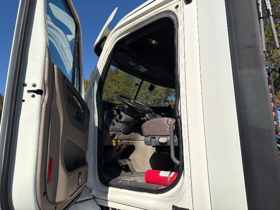 Day Cab Tractor-Heavy Duty Tractors-Freightliner-2018-Cascadia 11342ST-Atlanta-GA-670,380\n\t\tmiles-$ 15,000 - Image 9