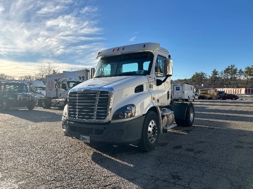 Day Cab Tractor-Heavy Duty Tractors-Freightliner-2018-Cascadia 11342ST-Auburn-MA-277,513\n\t\tmiles-$ 25,500 - Image 1