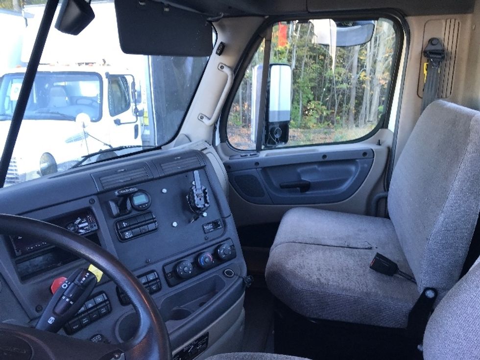 Day Cab Tractor-Heavy Duty Tractors-Freightliner-2018-Cascadia 11342ST-Auburn-MA-277,513\n\t\tmiles-$ 25,500 - Image 10