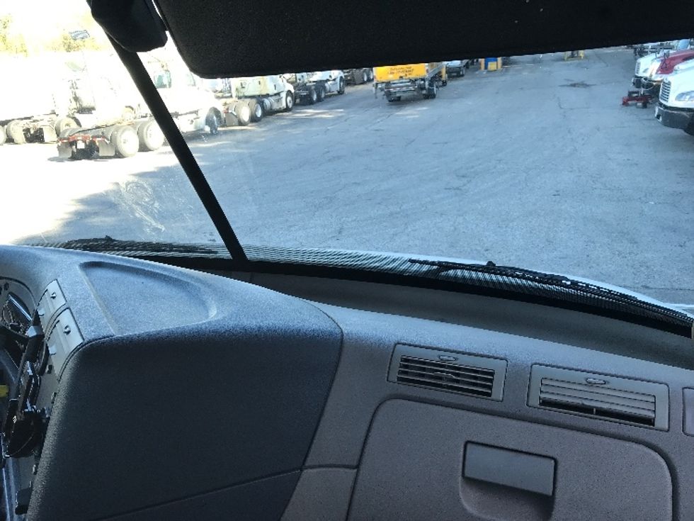 Day Cab Tractor-Heavy Duty Tractors-Freightliner-2018-Cascadia 11342ST-Auburn-MA-277,513\n\t\tmiles-$ 25,500 - Image 13