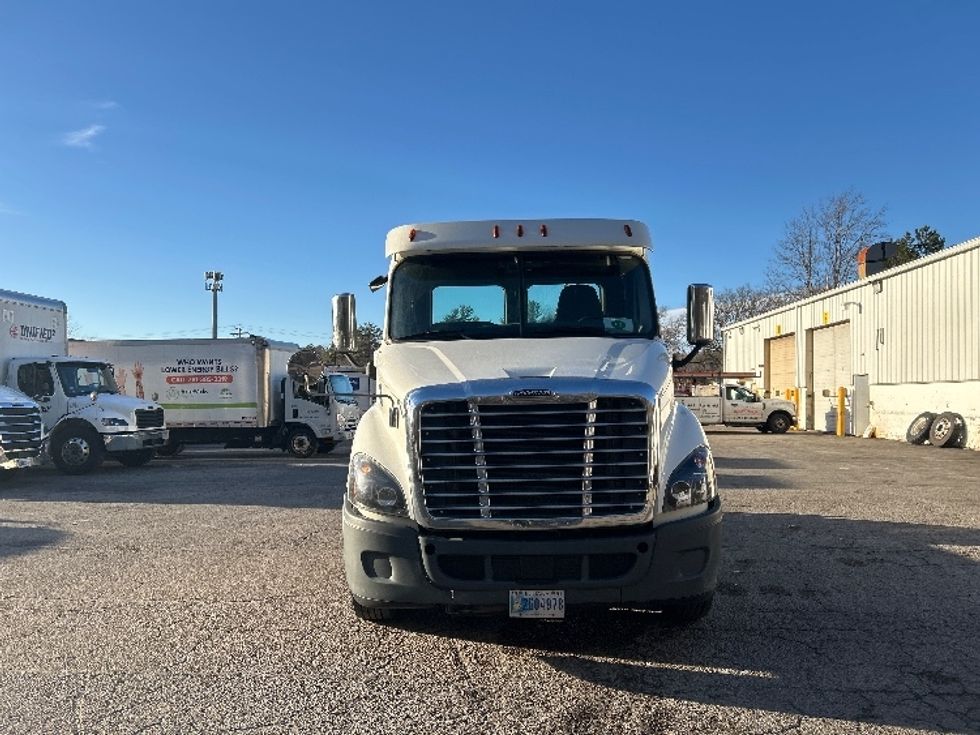 Day Cab Tractor-Heavy Duty Tractors-Freightliner-2018-Cascadia 11342ST-Auburn-MA-277,513\n\t\tmiles-$ 25,500 - Image 2