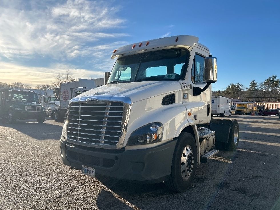 Day Cab Tractor-Heavy Duty Tractors-Freightliner-2018-Cascadia 11342ST-Auburn-MA-277,513\n\t\tmiles-$ 25,500 - Image 3