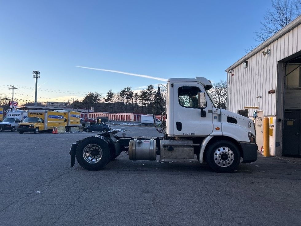 Day Cab Tractor-Heavy Duty Tractors-Freightliner-2018-Cascadia 11342ST-Auburn-MA-277,513\n\t\tmiles-$ 25,500 - Image 8