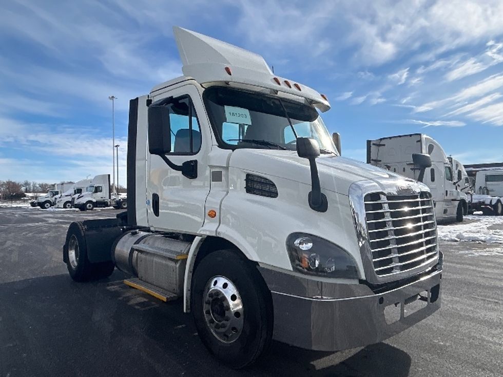 Day Cab Tractor-Heavy Duty Tractors-Freightliner-2018-Cascadia 11342ST-East Chicago-IN-461,671\n\t\tmiles-$ 20,750 - Image 1