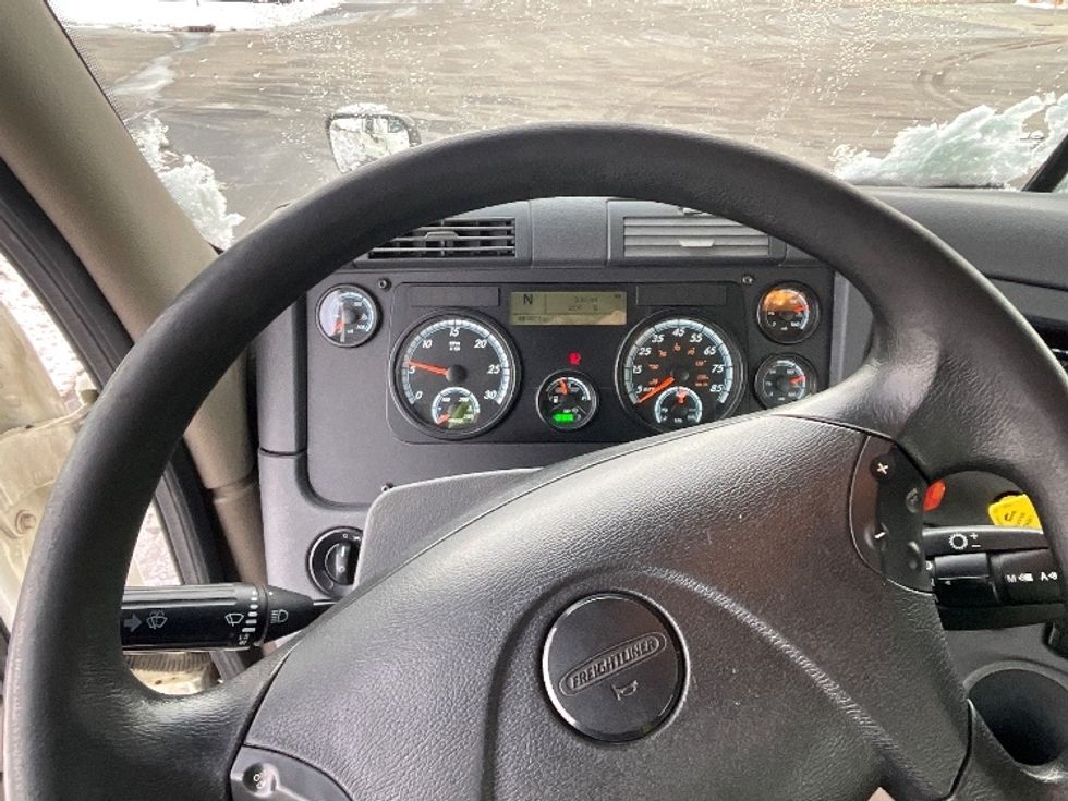 Day Cab Tractor-Heavy Duty Tractors-Freightliner-2018-Cascadia 11342ST-East Chicago-IN-461,671\n\t\tmiles-$ 20,750 - Image 11