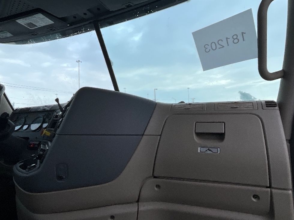 Day Cab Tractor-Heavy Duty Tractors-Freightliner-2018-Cascadia 11342ST-East Chicago-IN-461,671\n\t\tmiles-$ 20,750 - Image 13