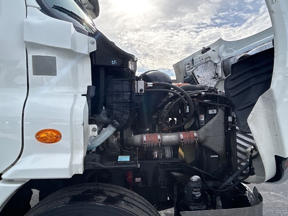 Day Cab Tractor-Heavy Duty Tractors-Freightliner-2018-Cascadia 11342ST-East Chicago-IN-461,671\n\t\tmiles-$ 20,750 - Image 15