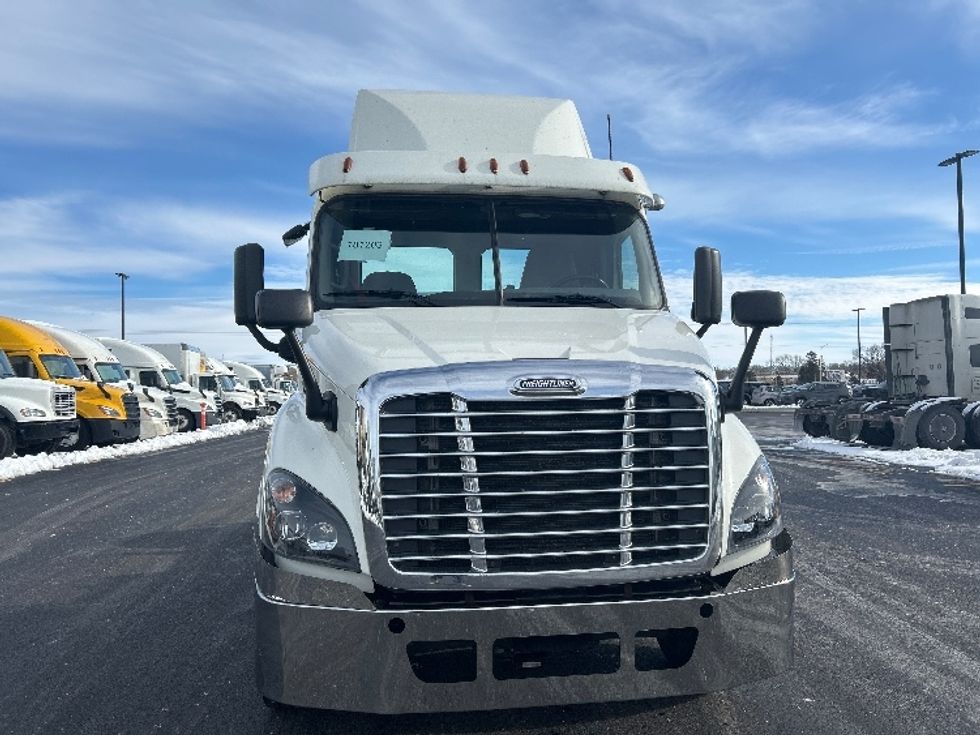 Day Cab Tractor-Heavy Duty Tractors-Freightliner-2018-Cascadia 11342ST-East Chicago-IN-461,671\n\t\tmiles-$ 20,750 - Image 2