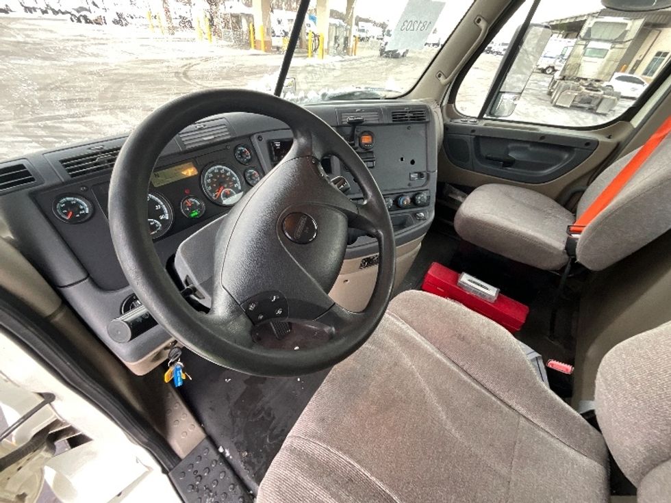 Day Cab Tractor-Heavy Duty Tractors-Freightliner-2018-Cascadia 11342ST-East Chicago-IN-461,671\n\t\tmiles-$ 20,750 - Image 9