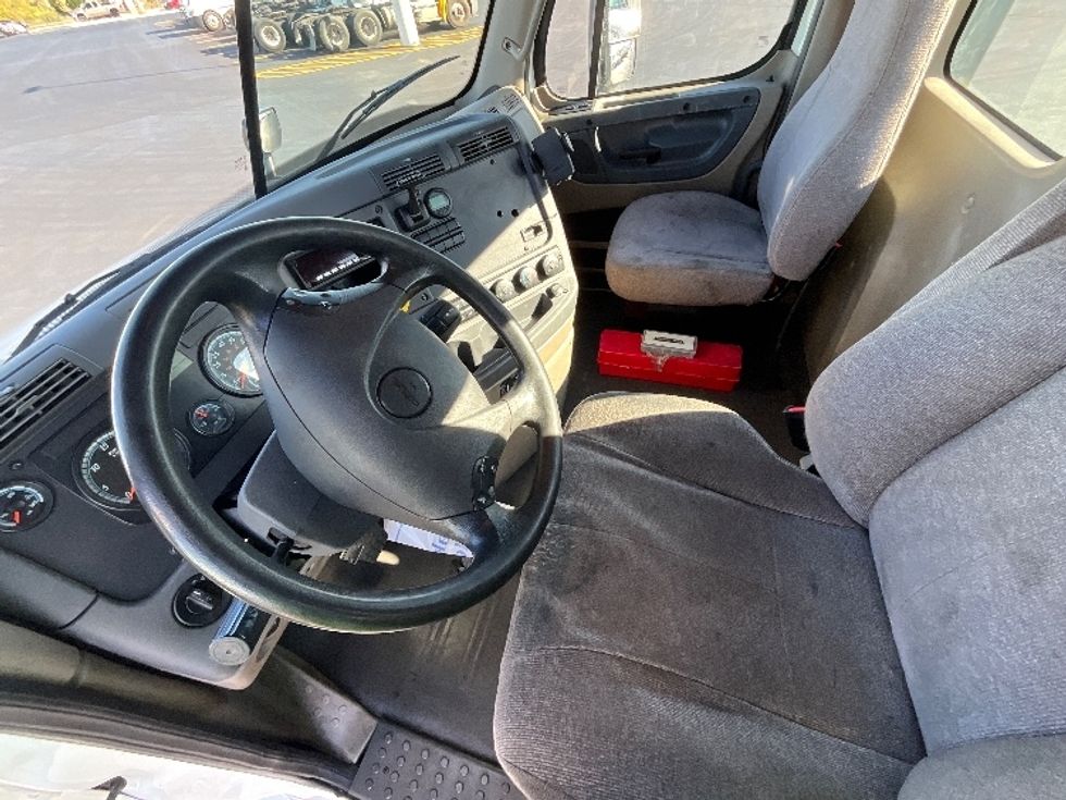 Day Cab Tractor-Heavy Duty Tractors-Freightliner-2018-Cascadia 11342ST-East Chicago-IN-593,532\n\t\tmiles-$ 15,000 - Image 10