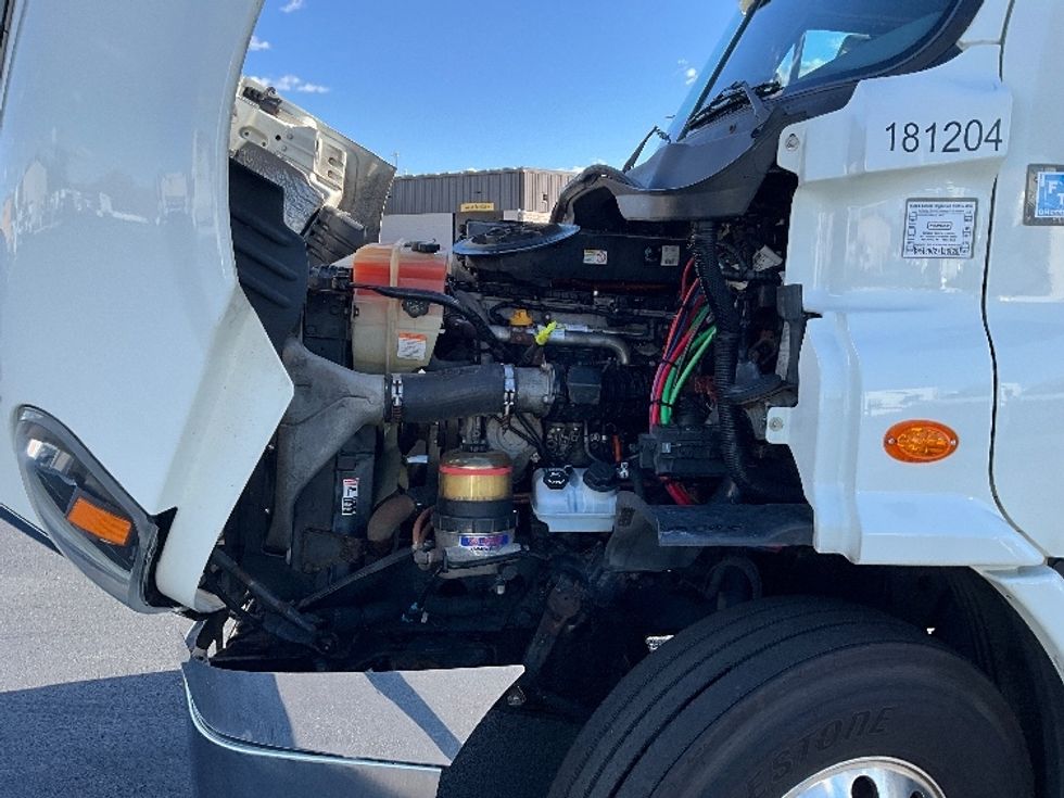 Day Cab Tractor-Heavy Duty Tractors-Freightliner-2018-Cascadia 11342ST-East Chicago-IN-593,532\n\t\tmiles-$ 15,000 - Image 16