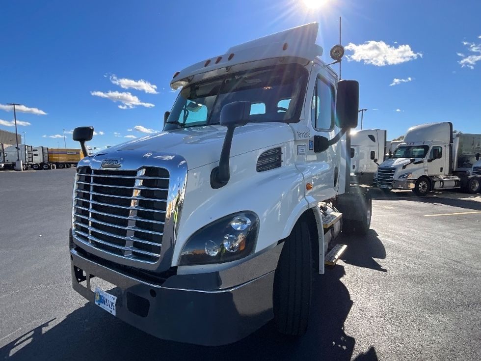 Day Cab Tractor-Heavy Duty Tractors-Freightliner-2018-Cascadia 11342ST-East Chicago-IN-593,532\n\t\tmiles-$ 15,000 - Image 3