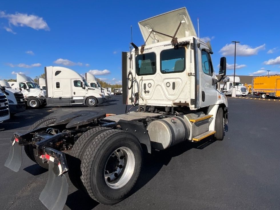 Day Cab Tractor-Heavy Duty Tractors-Freightliner-2018-Cascadia 11342ST-East Chicago-IN-593,532\n\t\tmiles-$ 15,000 - Image 7