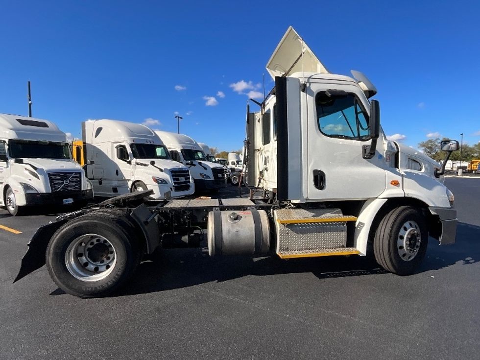 Day Cab Tractor-Heavy Duty Tractors-Freightliner-2018-Cascadia 11342ST-East Chicago-IN-593,532\n\t\tmiles-$ 15,000 - Image 8