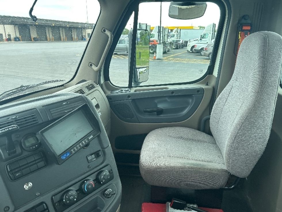 Day Cab Tractor-Heavy Duty Tractors-Freightliner-2018-Cascadia 11342ST-La Porte-IN-476,984\n\t\tmiles-$ 25,500 - Image 10