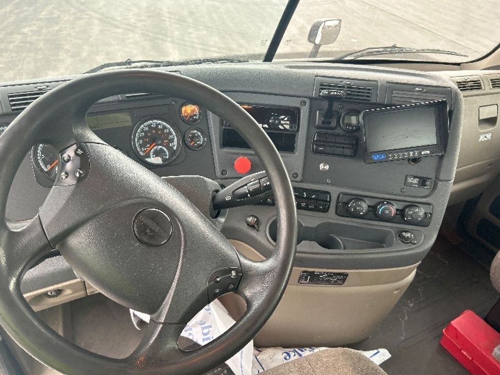 Day Cab Tractor-Heavy Duty Tractors-Freightliner-2018-Cascadia 11342ST-La Porte-IN-476,984\n\t\tmiles-$ 25,500 - Image 11