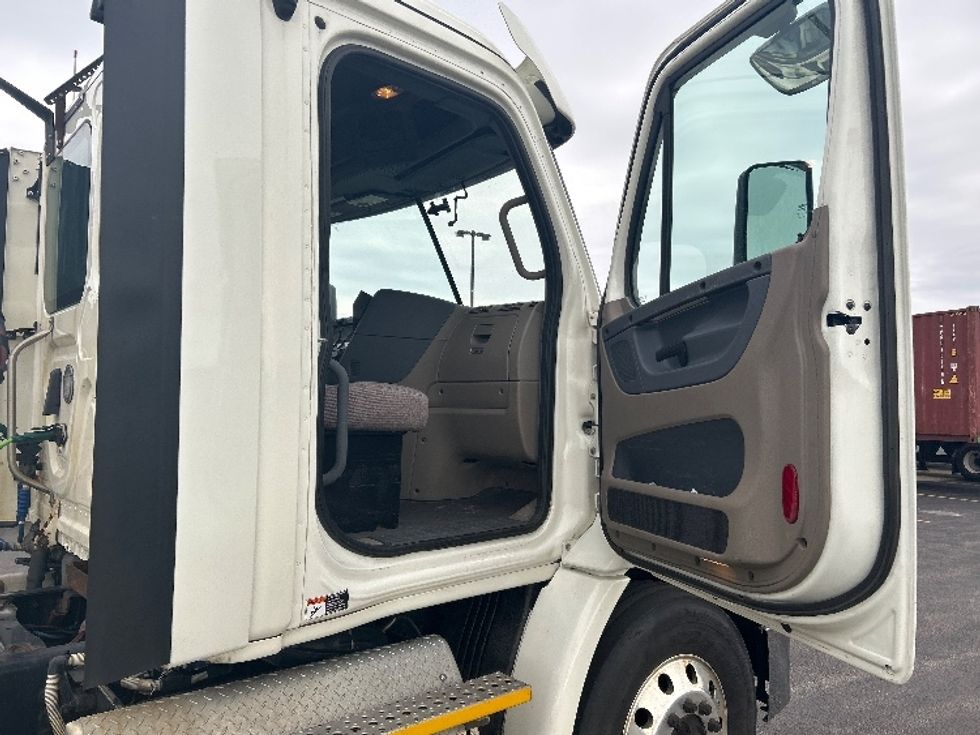 Day Cab Tractor-Heavy Duty Tractors-Freightliner-2018-Cascadia 11342ST-La Porte-IN-476,984\n\t\tmiles-$ 25,500 - Image 12