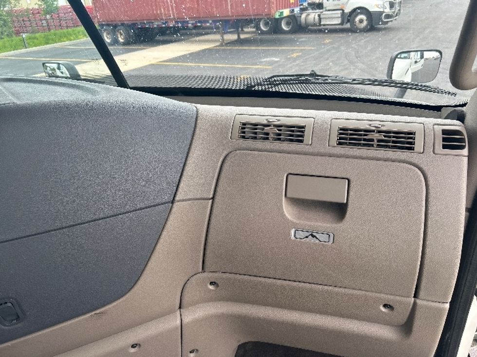 Day Cab Tractor-Heavy Duty Tractors-Freightliner-2018-Cascadia 11342ST-La Porte-IN-476,984\n\t\tmiles-$ 25,500 - Image 13