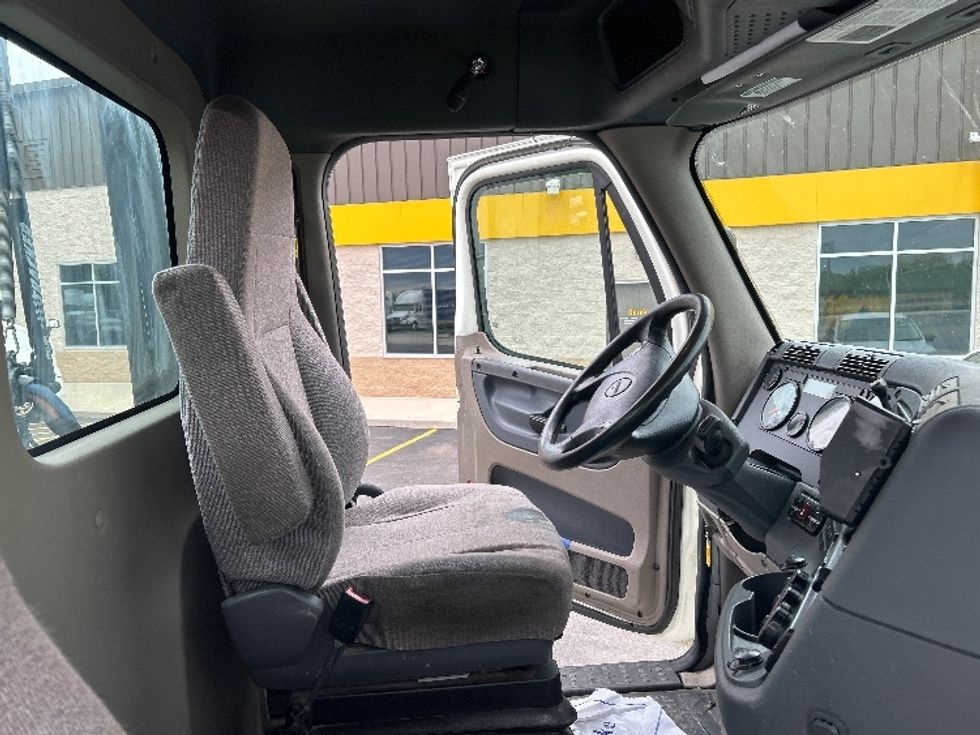 Day Cab Tractor-Heavy Duty Tractors-Freightliner-2018-Cascadia 11342ST-La Porte-IN-476,984\n\t\tmiles-$ 25,500 - Image 14