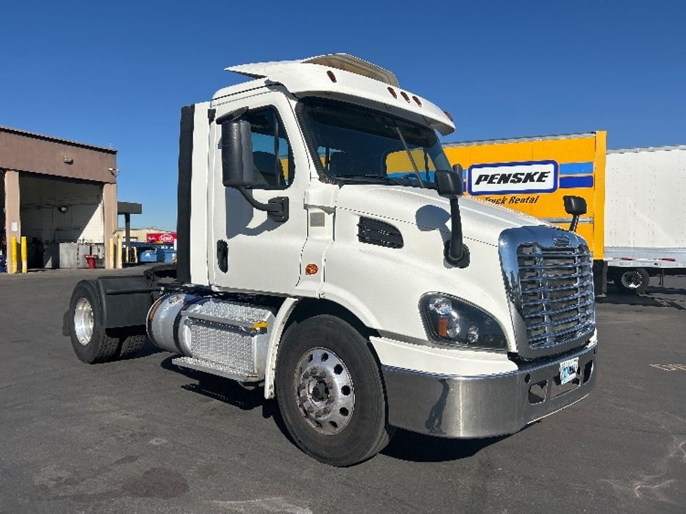 Day Cab Tractor-Heavy Duty Tractors-Freightliner-2018-Cascadia 11342ST-Las Vegas-NV-218,060\n\t\tmiles-$ 28,250 - Image 1