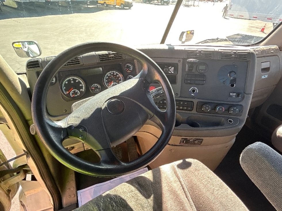 Day Cab Tractor-Heavy Duty Tractors-Freightliner-2018-Cascadia 11342ST-Las Vegas-NV-218,060\n\t\tmiles-$ 28,250 - Image 11