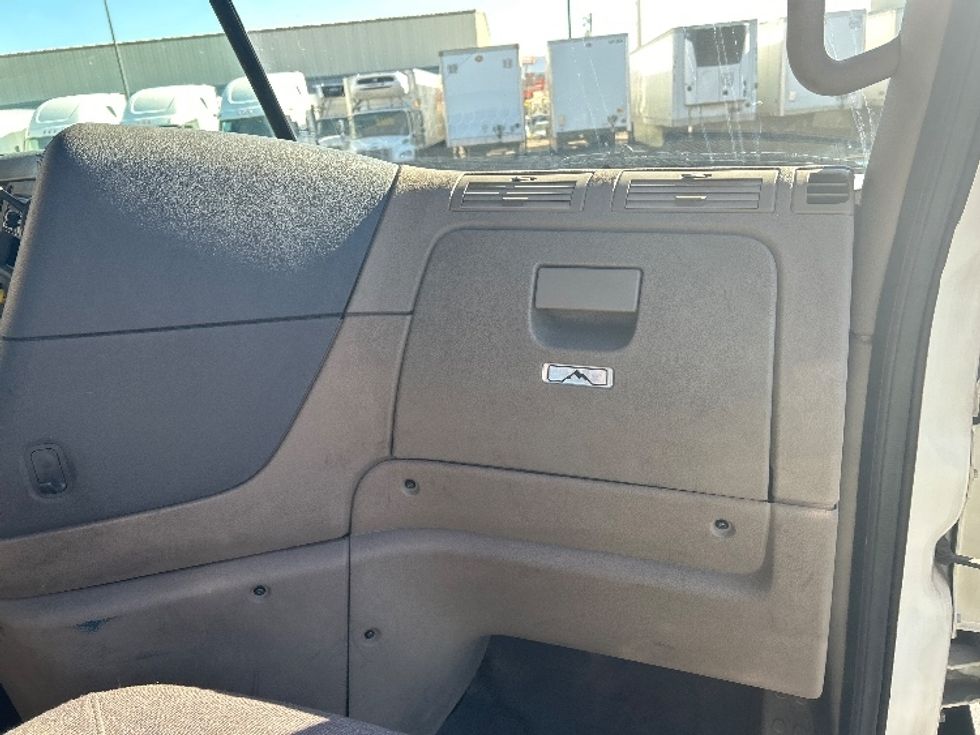 Day Cab Tractor-Heavy Duty Tractors-Freightliner-2018-Cascadia 11342ST-Las Vegas-NV-218,060\n\t\tmiles-$ 28,250 - Image 13