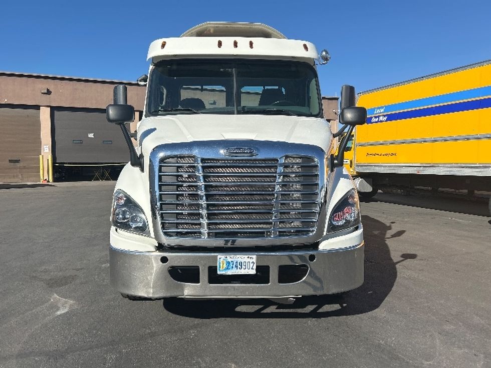 Day Cab Tractor-Heavy Duty Tractors-Freightliner-2018-Cascadia 11342ST-Las Vegas-NV-218,060\n\t\tmiles-$ 28,250 - Image 2