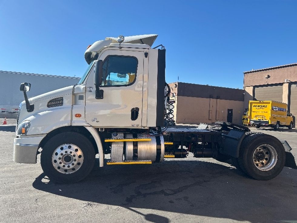 Day Cab Tractor-Heavy Duty Tractors-Freightliner-2018-Cascadia 11342ST-Las Vegas-NV-218,060\n\t\tmiles-$ 28,250 - Image 4
